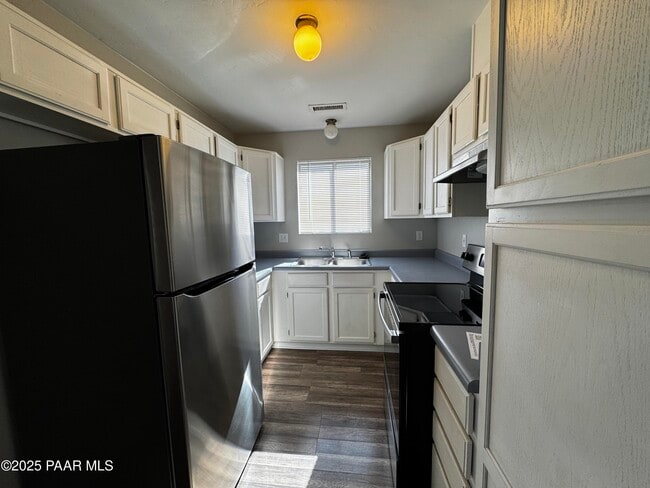 Building Photo - 3260 N Greg Dr