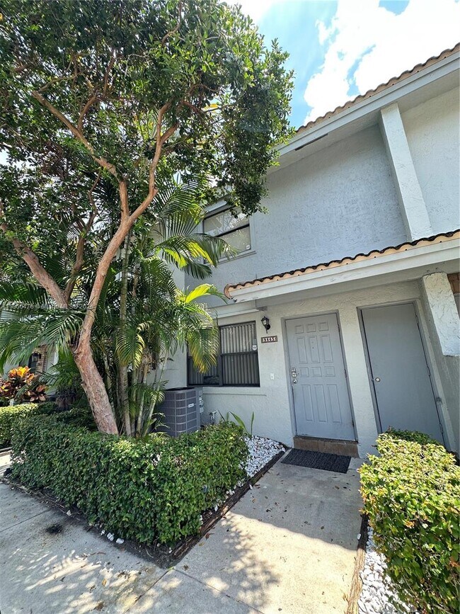 Foto del edificio - 9865 Riverside Dr
