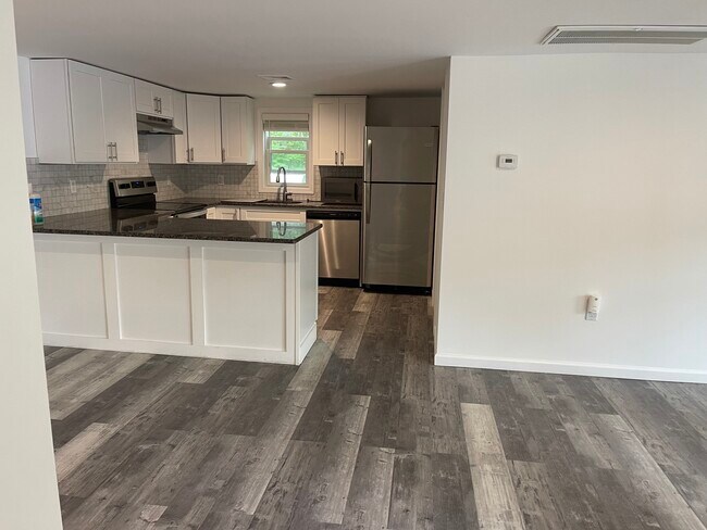 Building Photo - 17 Eastbrook Ln