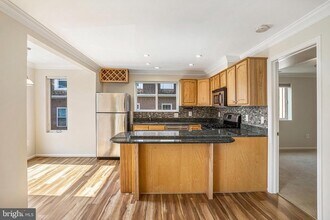 Building Photo - 416 S Veitch St