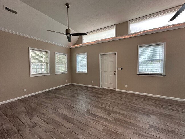 Foto del edificio - Exclusively Offered by Muse Realty Rentals...