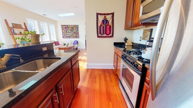 Foto del edificio - Top Floor Columbia Heights