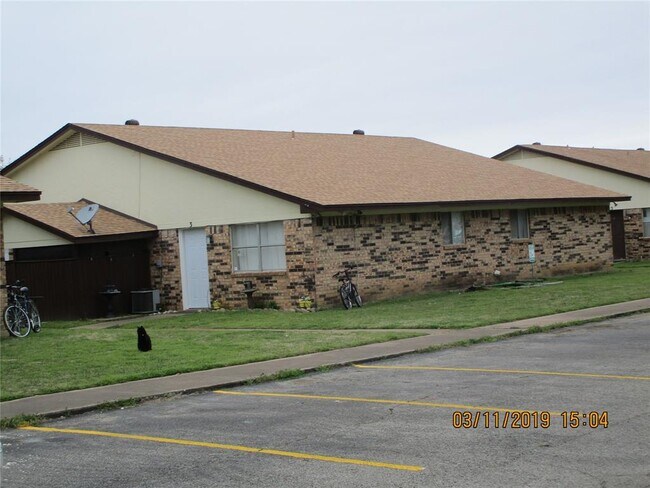 Building Photo - 108 S Shady Shores Rd