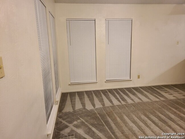 Foto del edificio - 620 Fern Meadow Dr