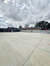 Building Photo - 8047 Laurel Ave