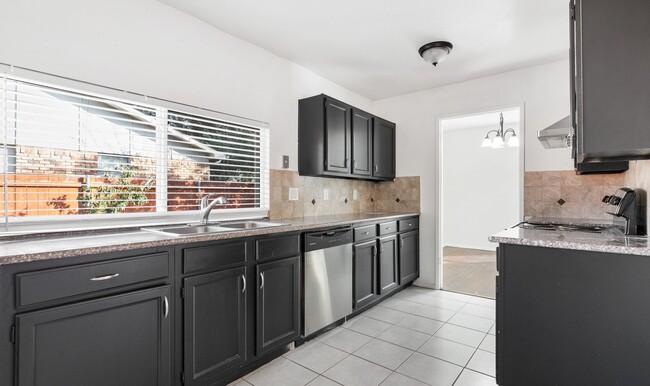 Building Photo - Plano 3-2-2 with 2 Living 2 Dining