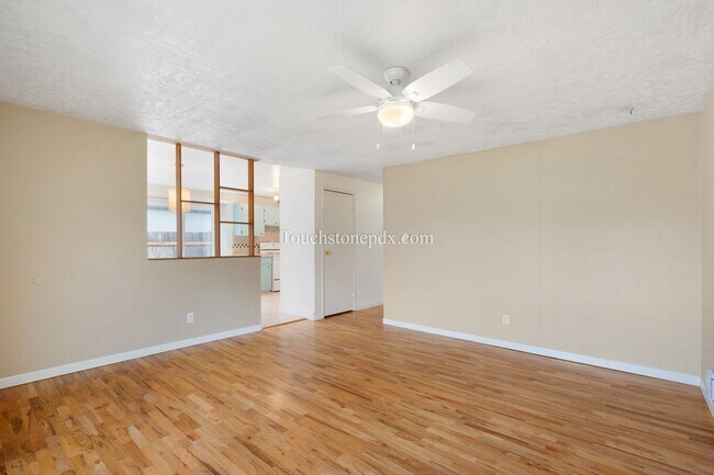 Building Photo - Quaint 3BD/1BA Home Near Mt. Tabor