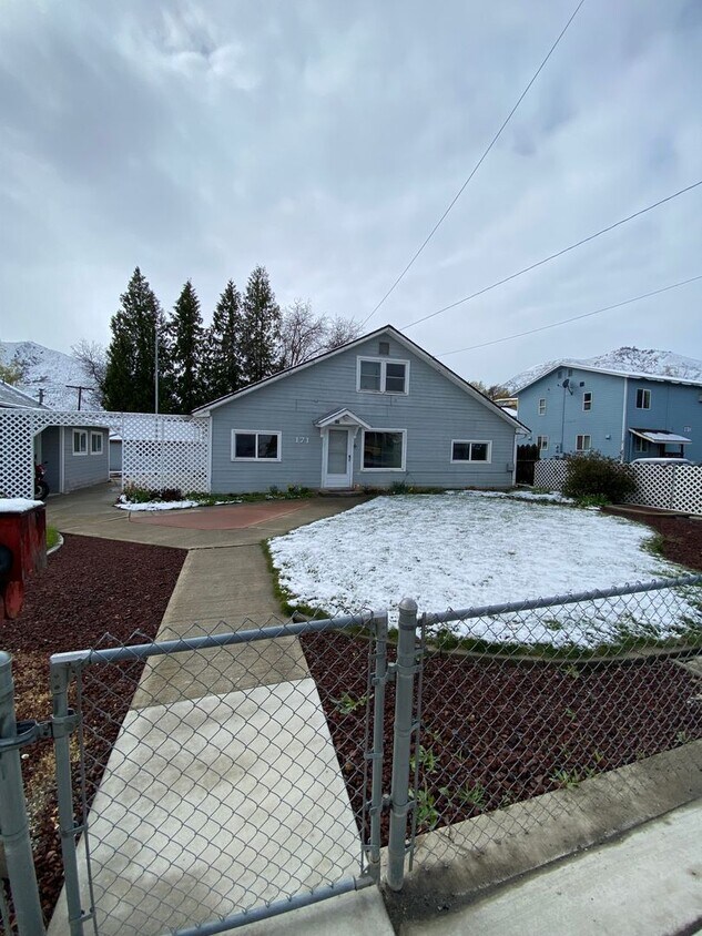 165 Terminal Ave Unit 171 Terminal, Wenatchee, WA 98801 Room for Rent