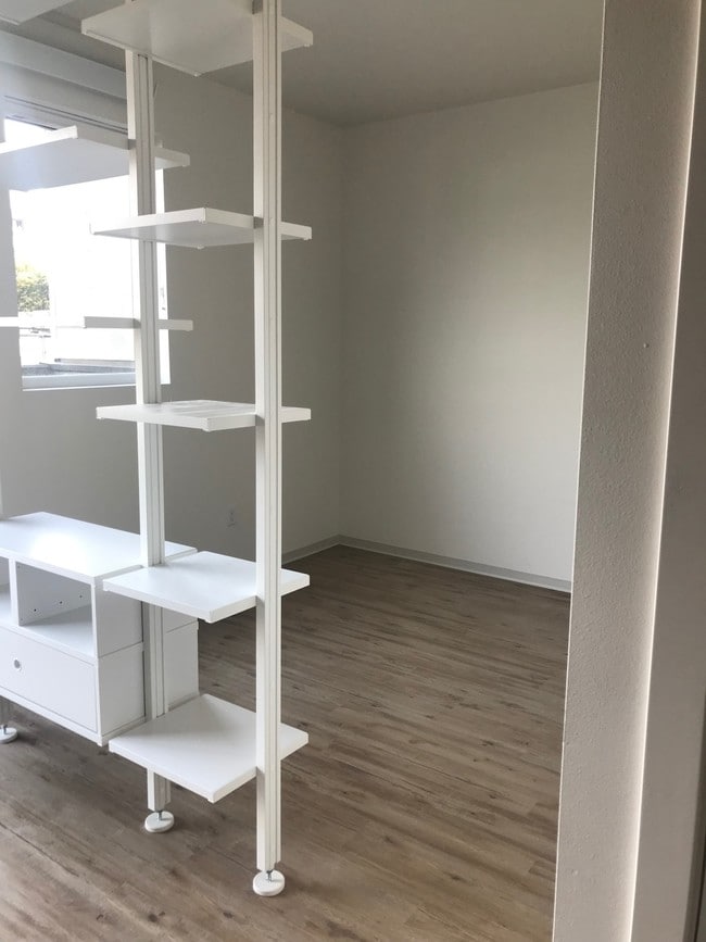 Foto del edificio - 3046 17th Avenue West, Unit 310