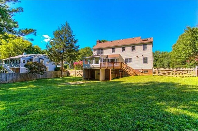 Building Photo - 3 BD / 2.5 BA Colonial Home, Available Aug...