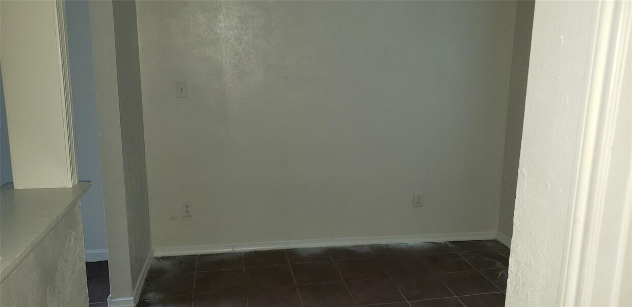 Primary Photo - 302 71st St
