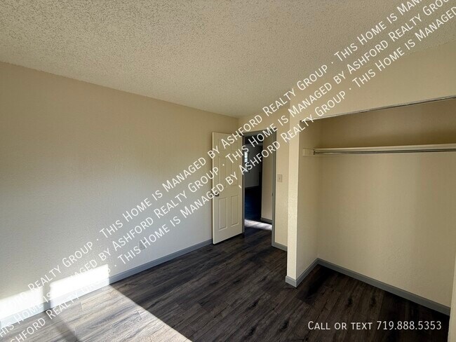 Foto del edificio - 7317 Liberty Ct