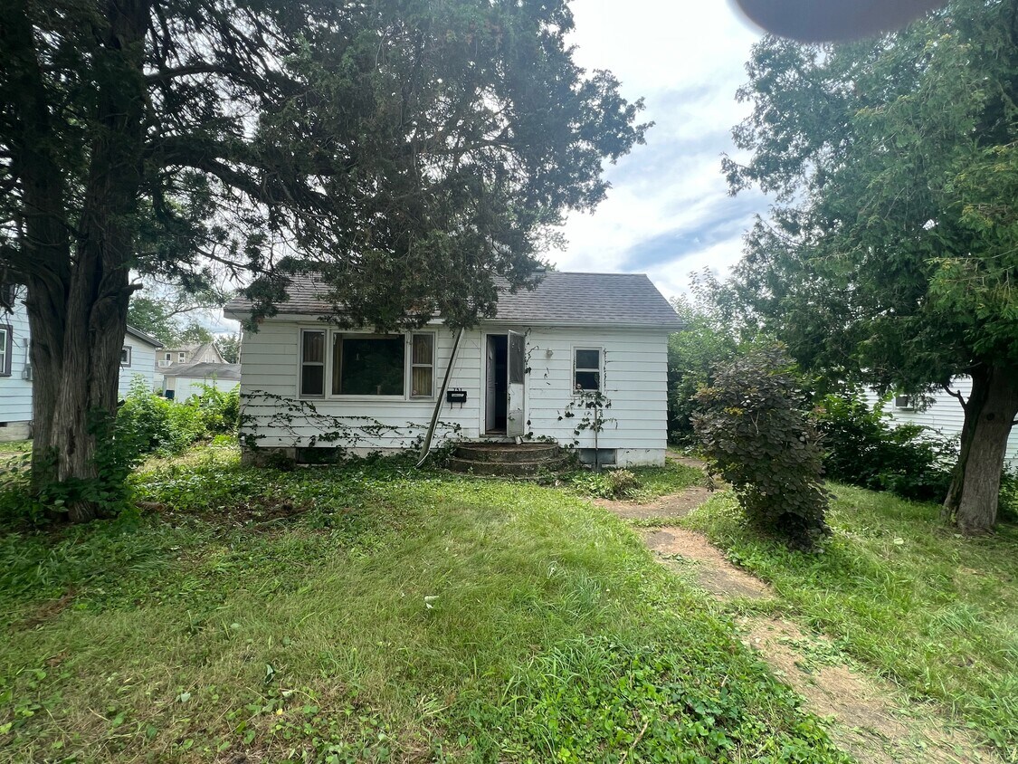 Primary Photo - 751 S Gordon Ave