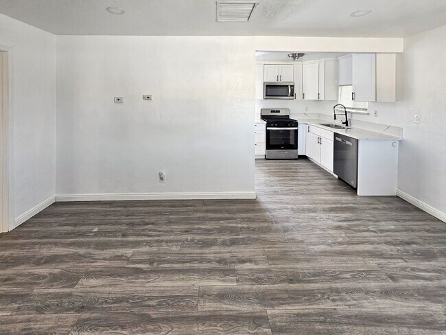 Foto del edificio - 327 W Haloid Ave