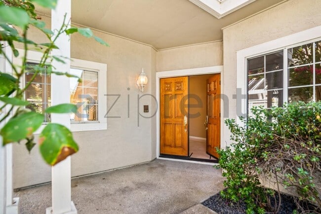 Building Photo - Unit