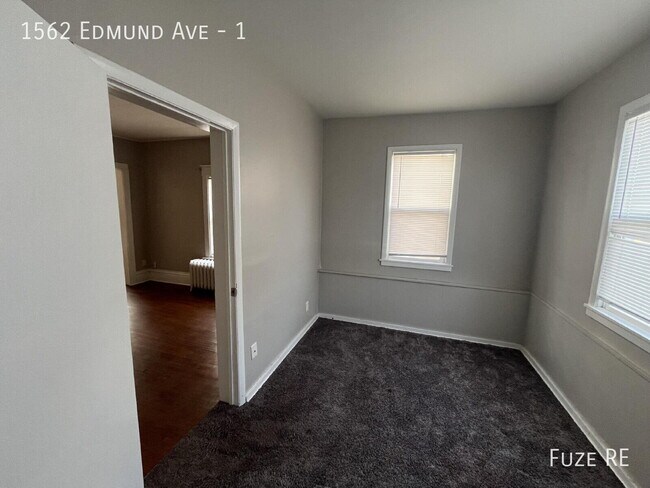 Foto del edificio - 1562 Edmund Ave W