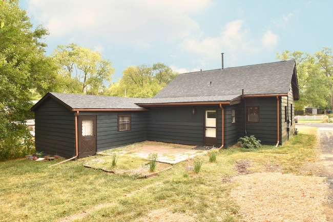 Building Photo - 1431 E Rouse Ave