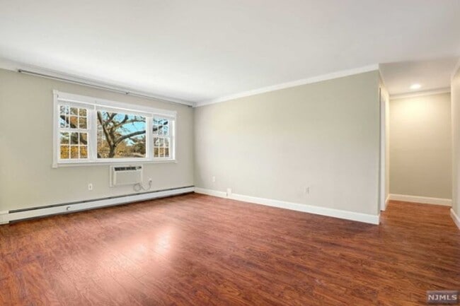 Building Photo - 1289B Valley Rd