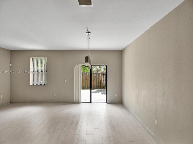 Foto del edificio - 8925 NW 102nd Ct