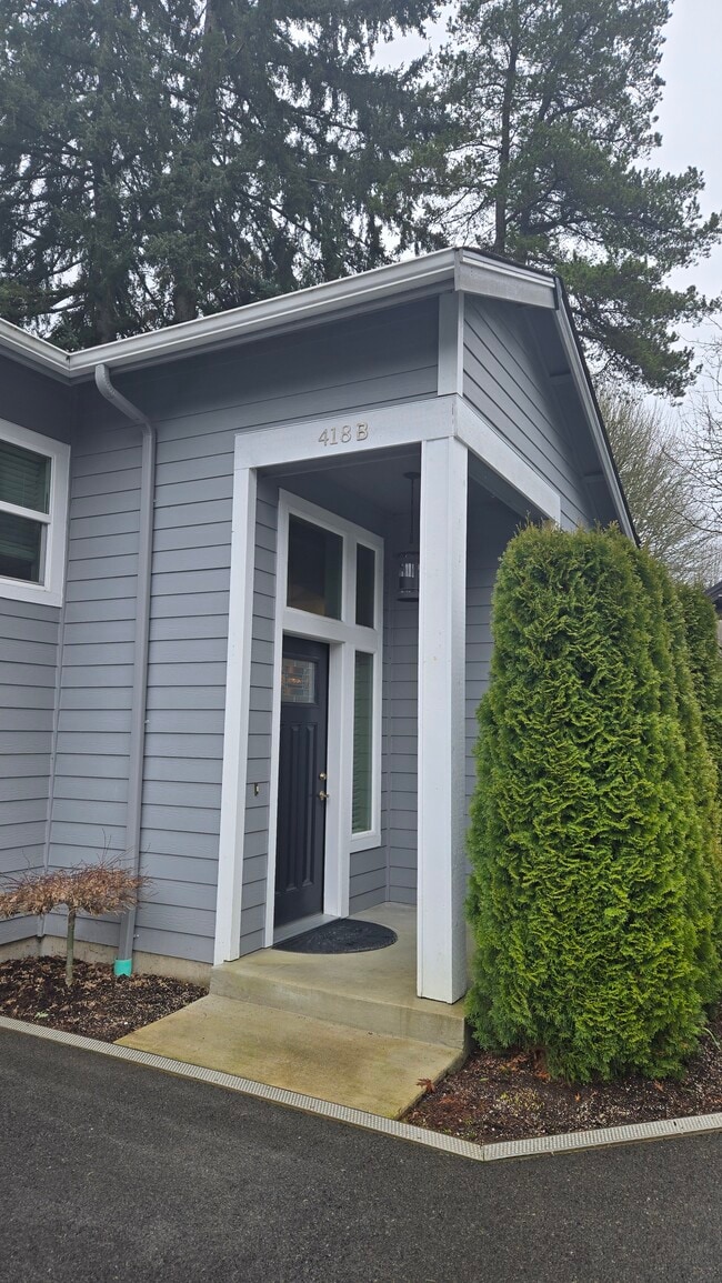 Building Photo - 418 N 4th Ave SW