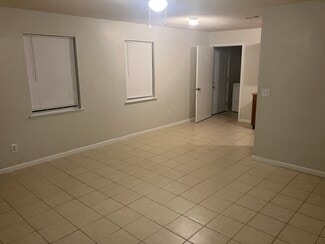 Building Photo - 720 E Nelson Ave