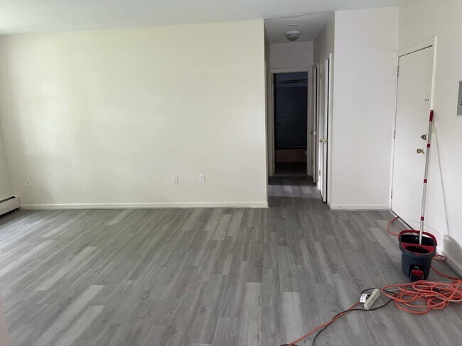 Building Photo - 503 New Britain Ave