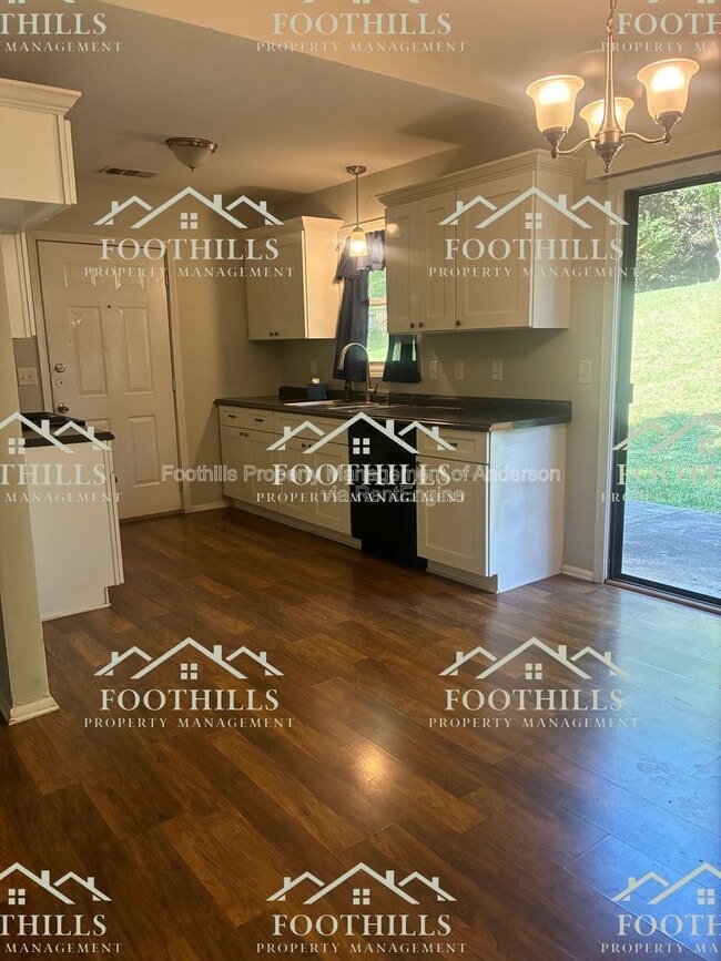 Foto del edificio - 303 Green Forest Dr