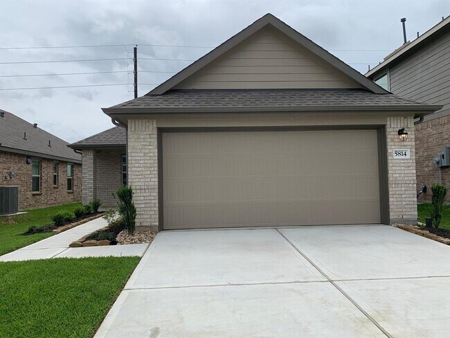Building Photo - 5814 Longhorn Run Ln
