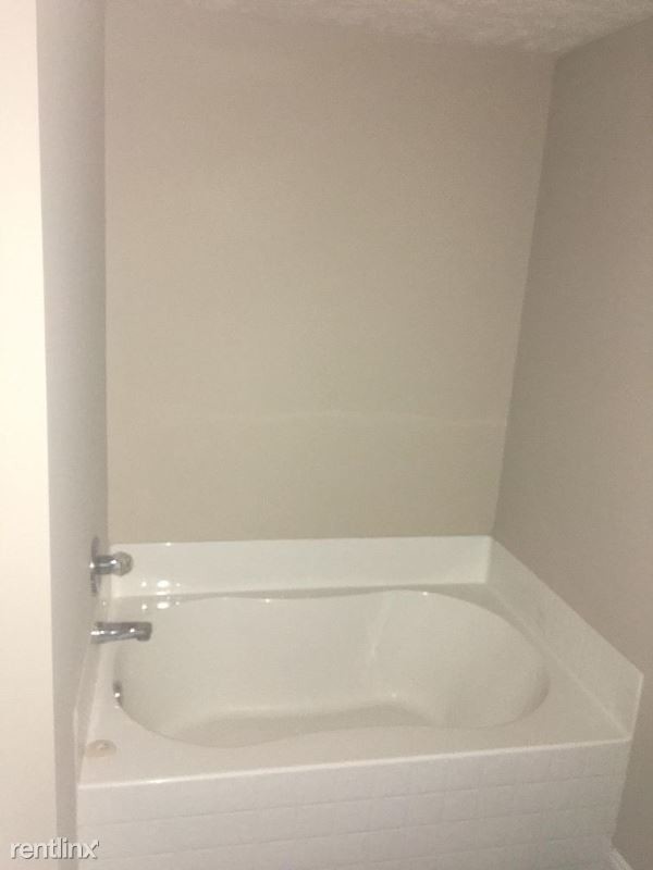 Primary Photo - 2 br, 2.5 bath Townhome - 410 Mill Cir,