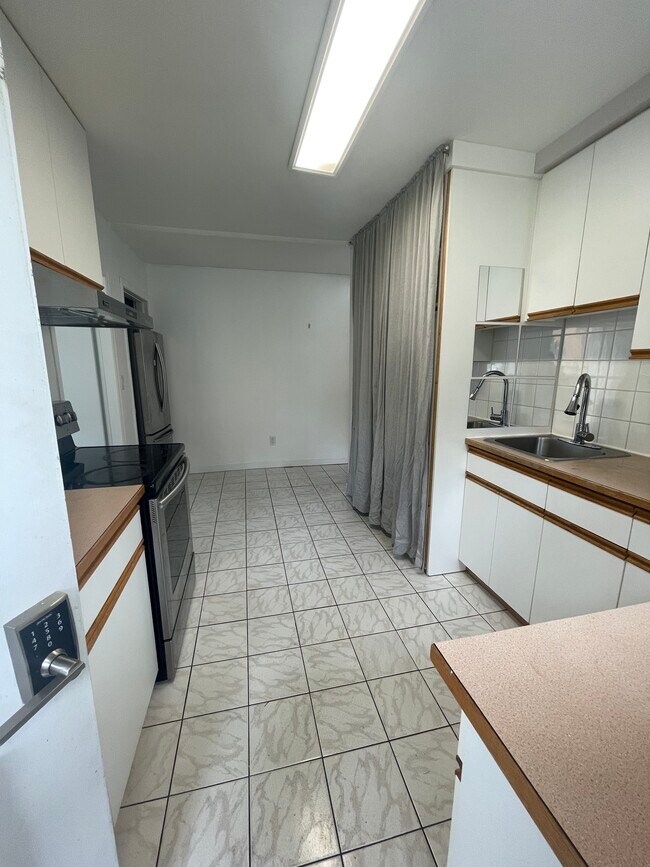 Photo du bâtiment - 1020 Dory St