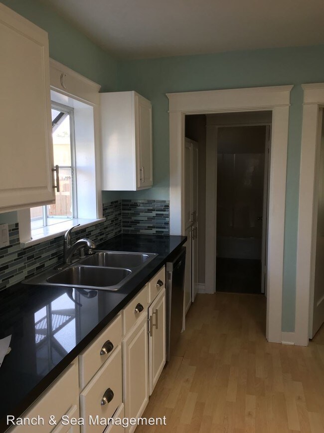 Building Photo - 1114 S Ditmar St