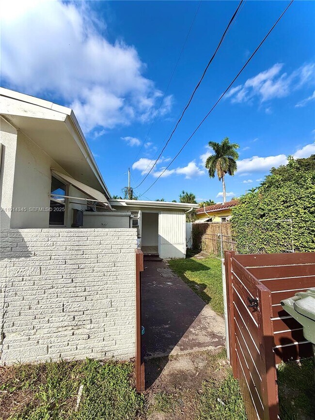 Building Photo - 224 SW 10th St