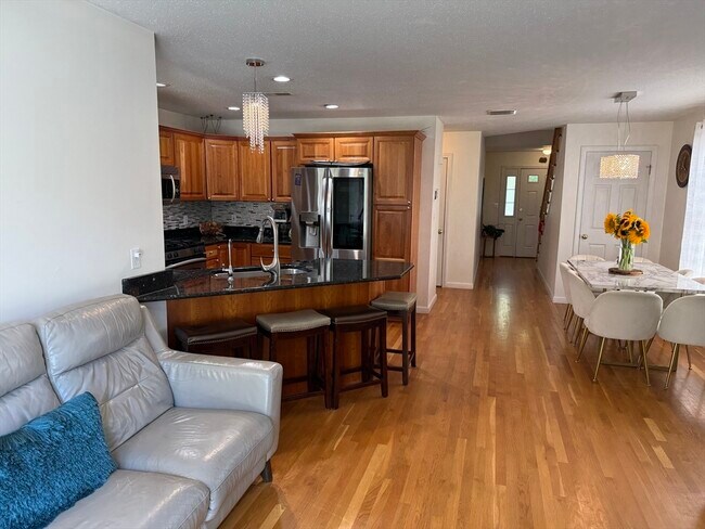 Foto del edificio - 319 Farrwood Dr