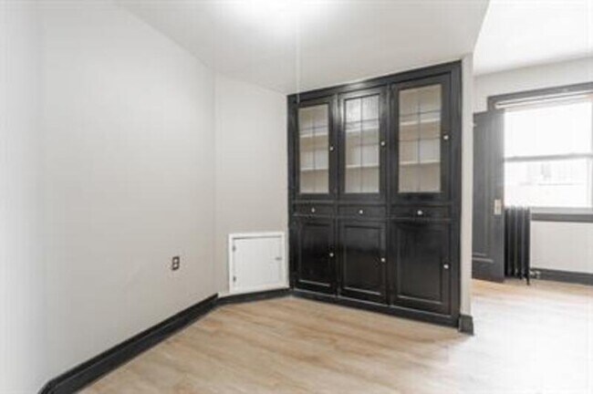 Building Photo - 37 West St Clair Street