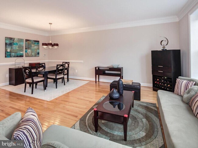 Foto del edificio - 2958 Thompson Park Ln