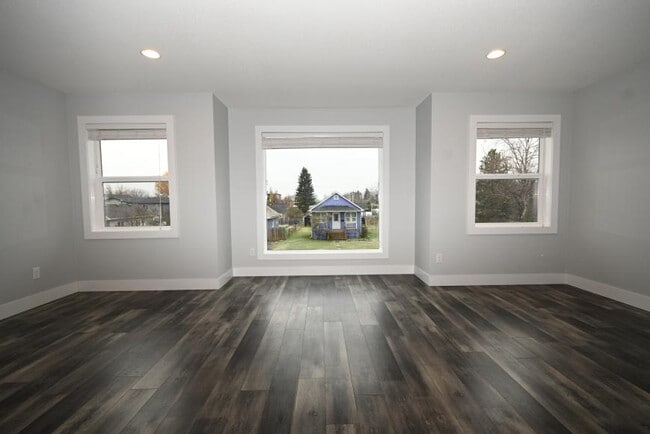 Building Photo - 3 bedroom in Prince George BC V2L 3R5