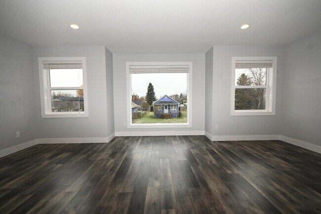 Photo du bâtiment - 3 bedroom in Prince George BC V2L 3R5