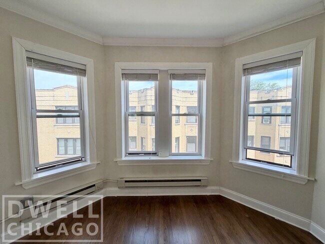 Foto del edificio - 3825 N Greenview Ave