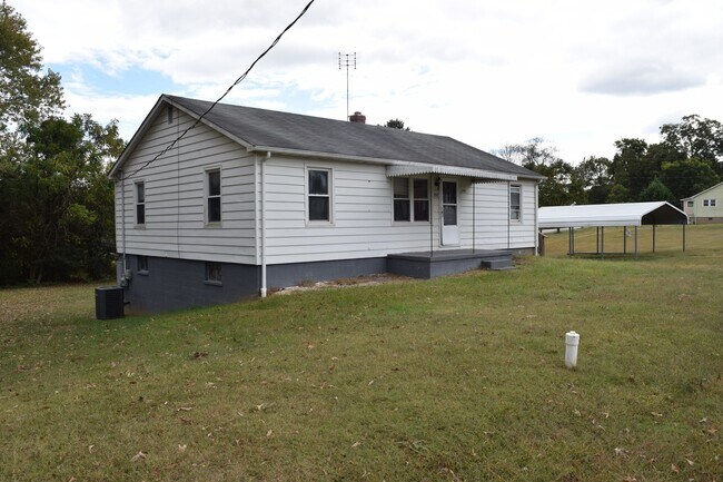 Foto del edificio - Charming 3-Bedroom Home in Hickory – $1,450/mo