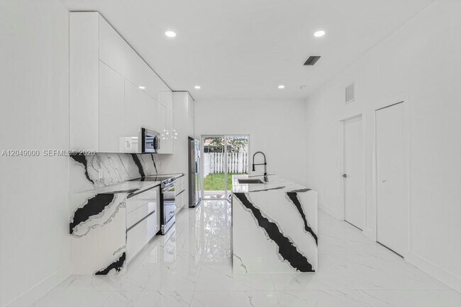 Foto del edificio - 2419 NW 97th St