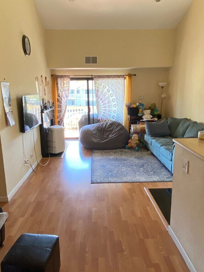 Foto del edificio - 2 bedrooms 2bath Condo in Fremont gated co...