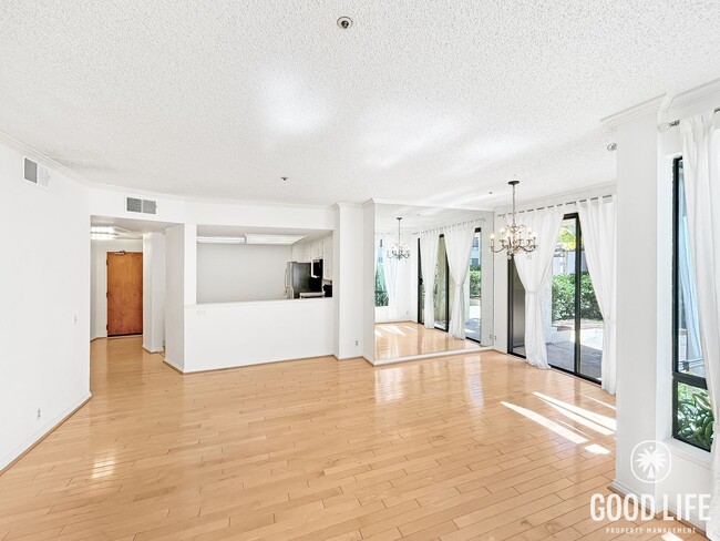 Building Photo - Beautiful 2BD/2BA w/ A/C, Reserved Parking, and In-Unit Laundry in Mission Valley!