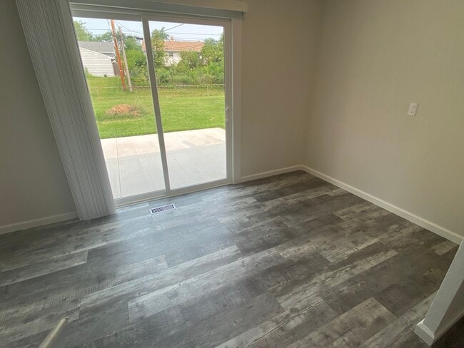 Building Photo - 6617 Azalea Dr
