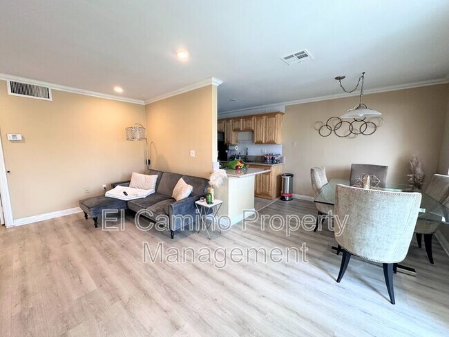 Foto del edificio - 2300 S Hacienda Blvd