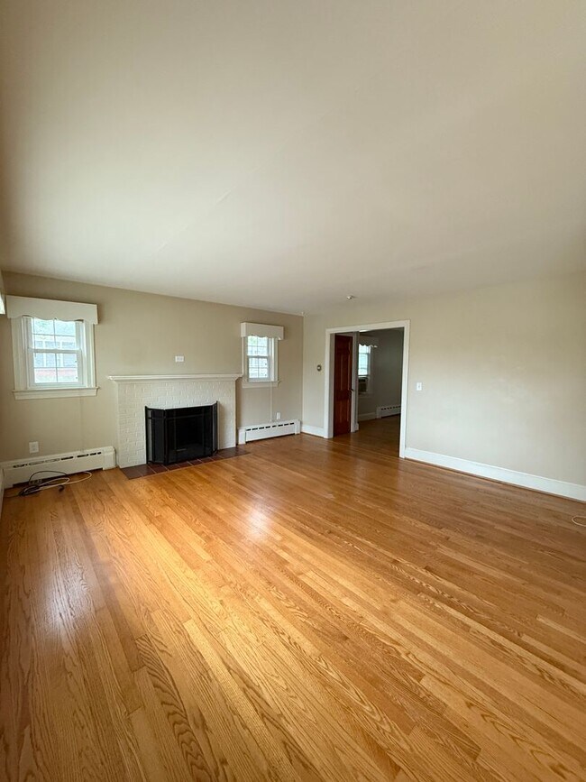 Foto del edificio - Spacious 3 Bed Duplex in Downtown Frederic...