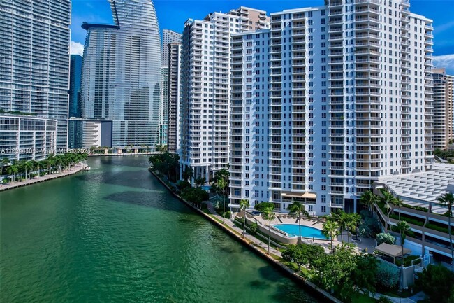 Foto del edificio - 701 Brickell Key Blvd