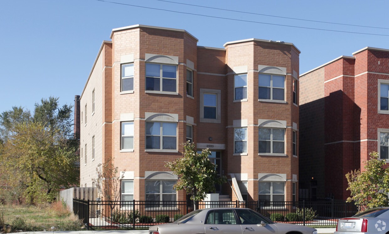 Primary Photo - 3920 S Indiana Ave
