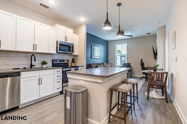 Foto del edificio - 1270 Hillcrest Dr