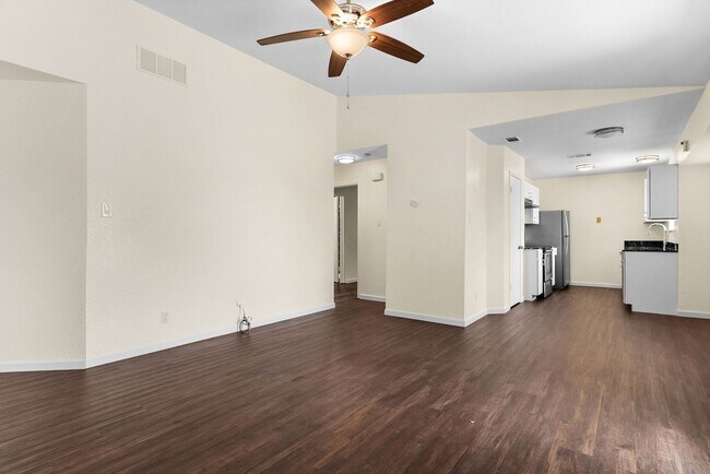 Foto del edificio - 2013 Hinkle Ave