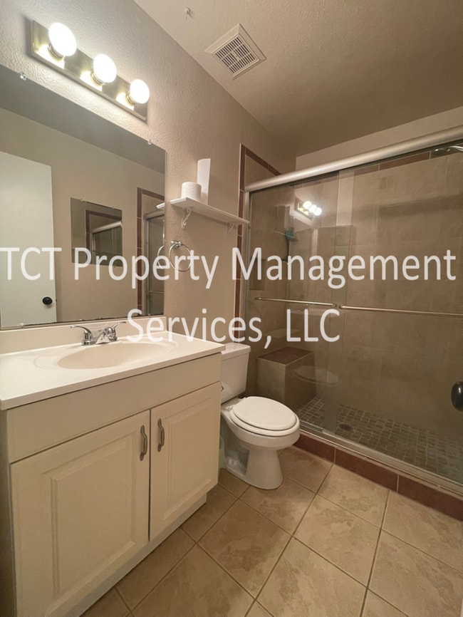 Building Photo - Private yard in the heart of Tempe!
